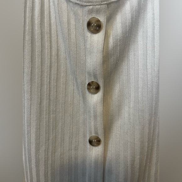 White Tank With Buttons - Picture 3 of 5
